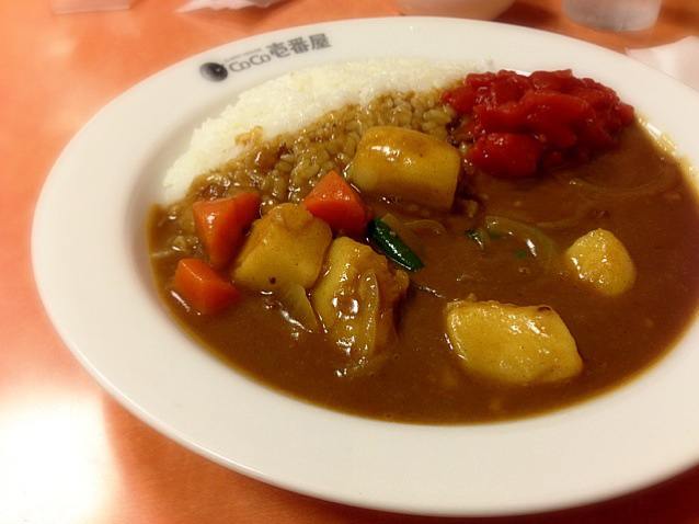 ココイチ野菜カレーと完熟トマト.jpg