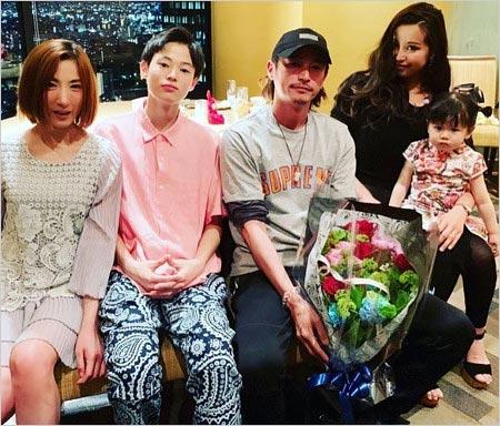 쿠보즈카 요스케 아들 모델 데뷔 (6).JPG