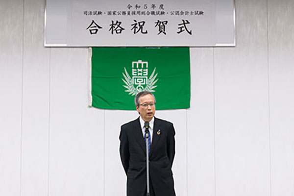 센슈대학대학원 사법시험 합격 축하식 3.jpg