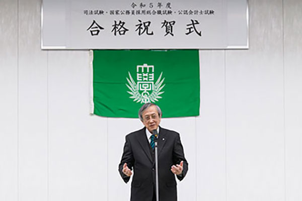 센슈대학대학원 사법시험 합격 축하식 5.jpg