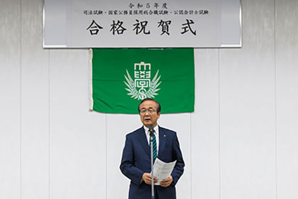 센슈대학대학원 사법시험 합격 축하식 4.jpg