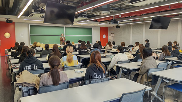 다이토분카대학 서예학과 벼루 세척 3.jpg