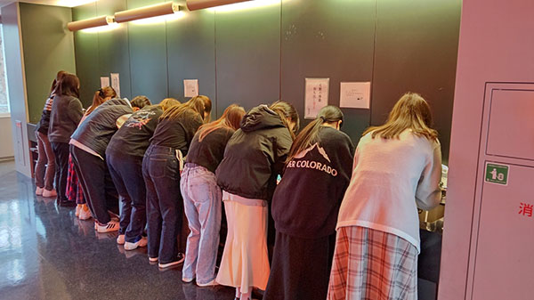 다이토분카대학 서예학과 벼루 세척 4.jpg