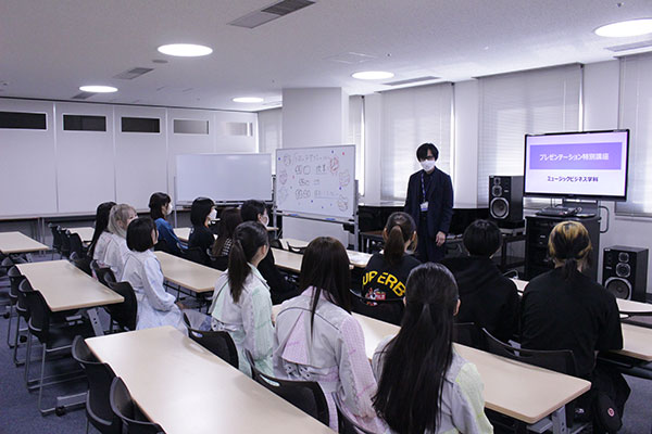 ミュージックビジネス学科.jpg