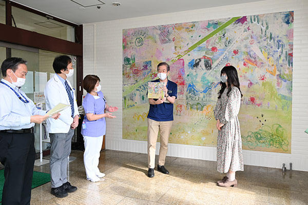 타마미술대학 학생 작품 일본의과대학에 설치 3.jpg